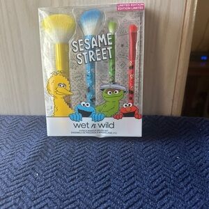 Sesame Street makeup brushes set